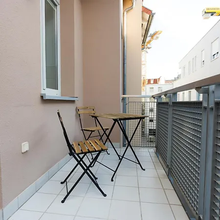 Fullhouse Premium Ab5 Halle Apartman